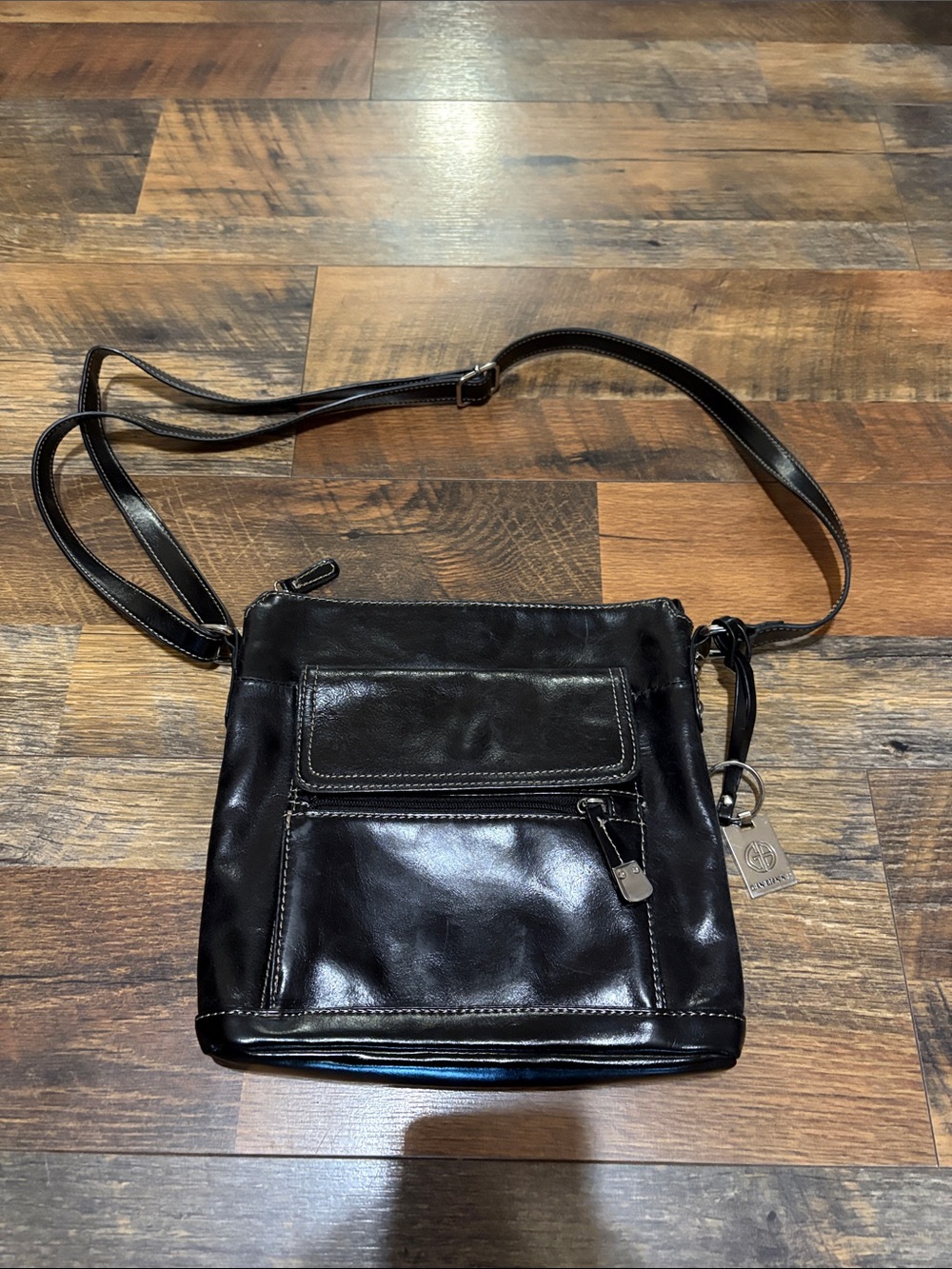 Giani Bernini‎ black nappa leather front zip crossbody bag